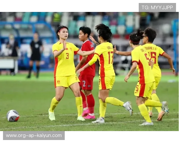 中国女足在比赛中体现出自信气质，中国女足的表现