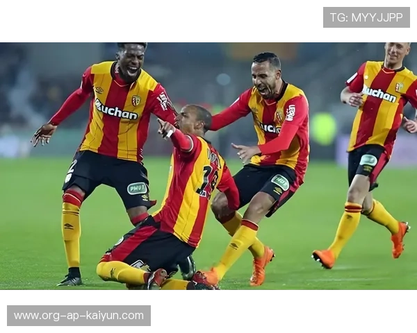 南特官方宣布引进中场新援，提升球队实力，南特是什么意思