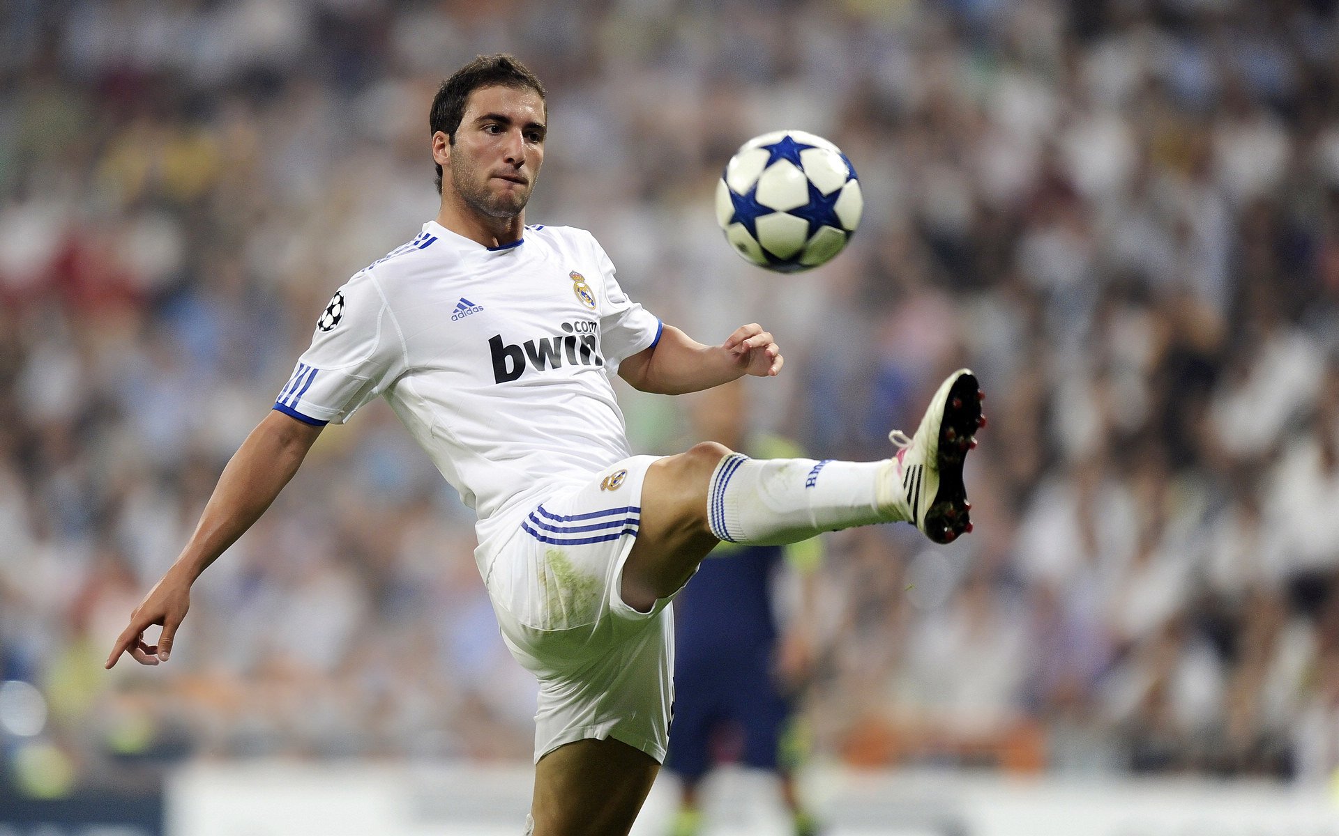 5年创业蜕变，雷军揭秘玄戒芯片与造车心路历程